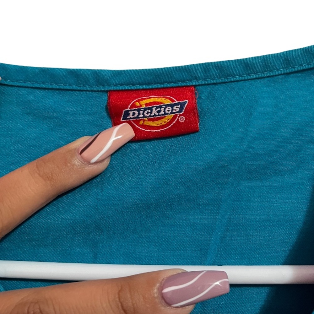 DICKIES SCRUB TOP - Picture 2 of 2